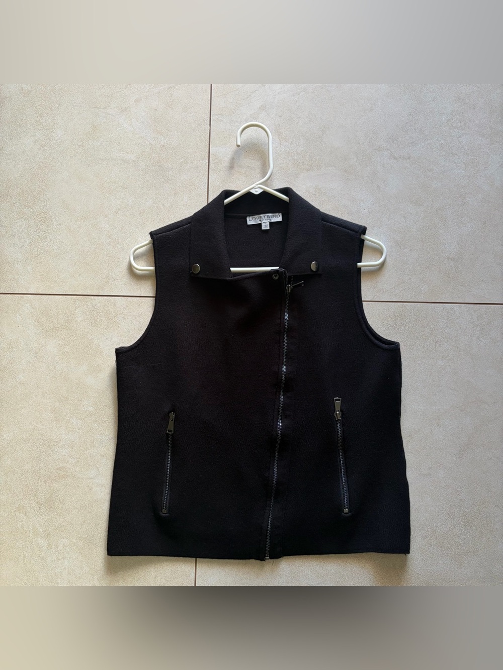 NWOT Women's Black Sleeveless Zip Front Vest